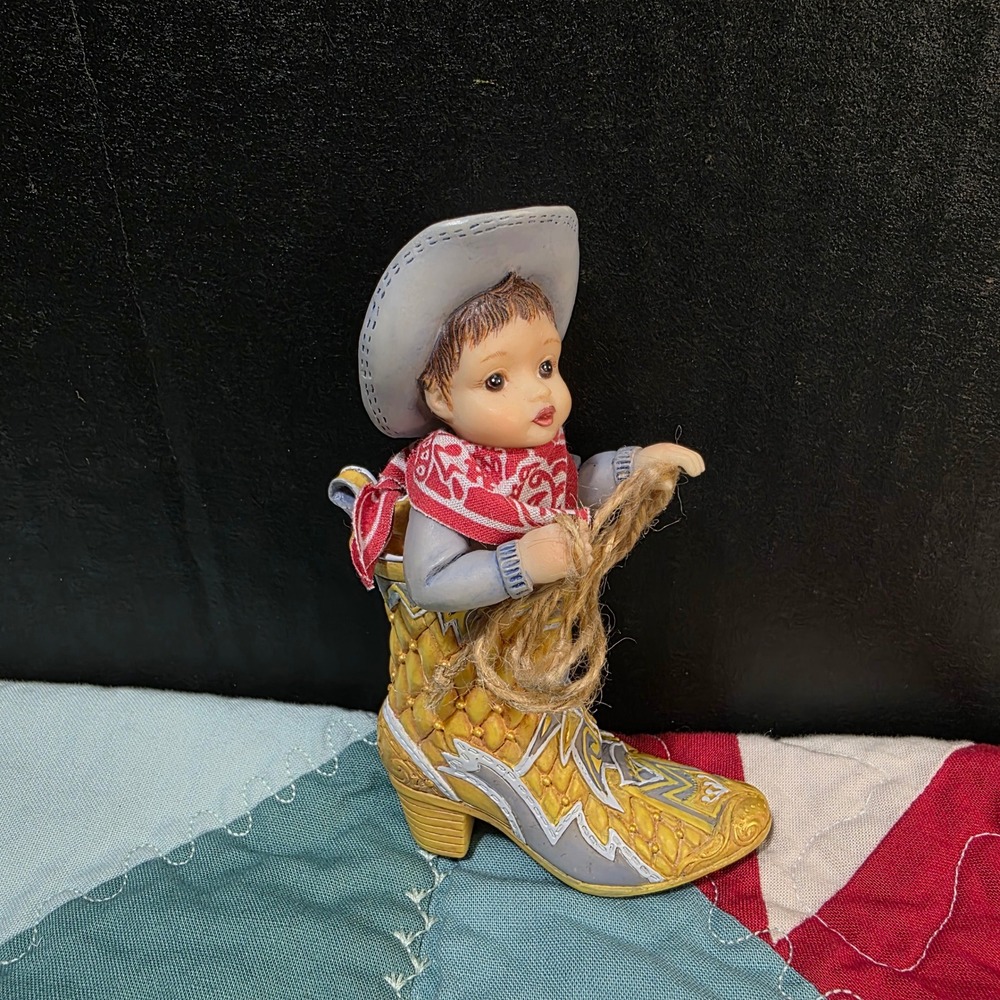 Ashton-Drake Wranglin Rodeo Star Figurine Tiny Dreamers Yellow Grey Boot Decor